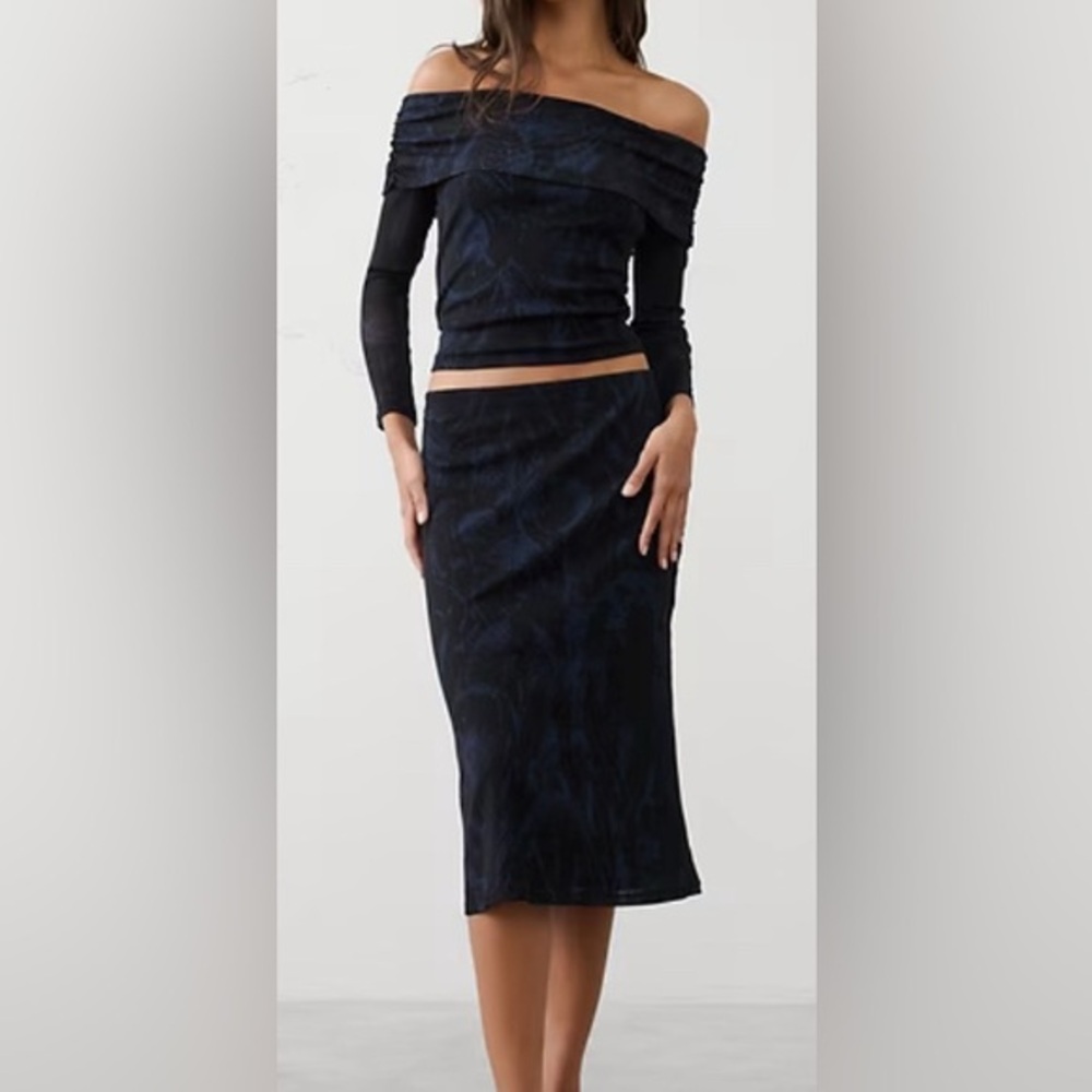 Skirt Set-Banana Republic Navy Blue & Black Off-Shoulder Mesh Top: Size Large